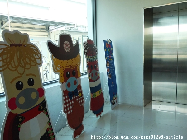 黑橋牌香腸博物館:【旅行遊記。台南南區】黑橋牌香腸博物館。復古潮旅「黑橋牌」老品牌 全台第一家香腸觀光工廠