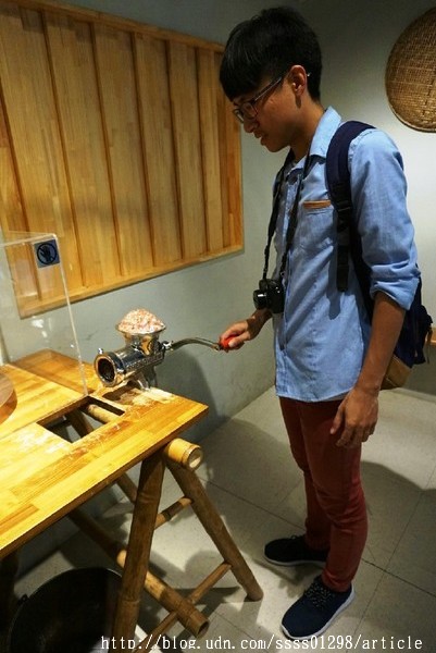 黑橋牌香腸博物館:【旅行遊記。台南南區】黑橋牌香腸博物館。復古潮旅「黑橋牌」老品牌 全台第一家香腸觀光工廠