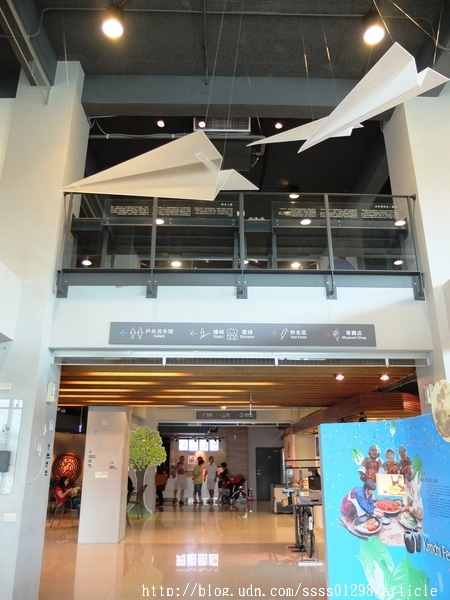 黑橋牌香腸博物館:【旅行遊記。台南南區】黑橋牌香腸博物館。復古潮旅「黑橋牌」老品牌 全台第一家香腸觀光工廠