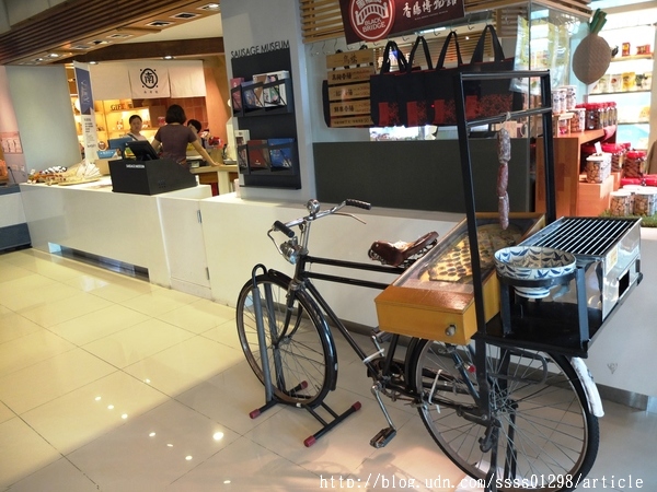 黑橋牌香腸博物館:【旅行遊記。台南南區】黑橋牌香腸博物館。復古潮旅「黑橋牌」老品牌 全台第一家香腸觀光工廠