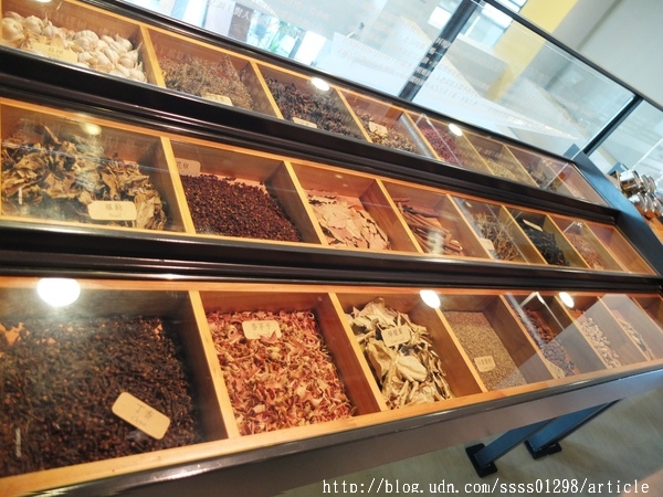 黑橋牌香腸博物館:【旅行遊記。台南南區】黑橋牌香腸博物館。復古潮旅「黑橋牌」老品牌 全台第一家香腸觀光工廠