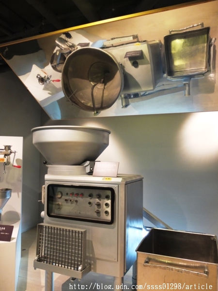 黑橋牌香腸博物館:【旅行遊記。台南南區】黑橋牌香腸博物館。復古潮旅「黑橋牌」老品牌 全台第一家香腸觀光工廠