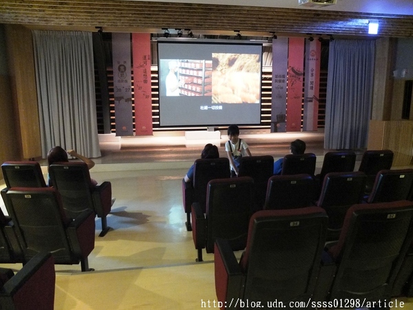 黑橋牌香腸博物館:【旅行遊記。台南南區】黑橋牌香腸博物館。復古潮旅「黑橋牌」老品牌 全台第一家香腸觀光工廠