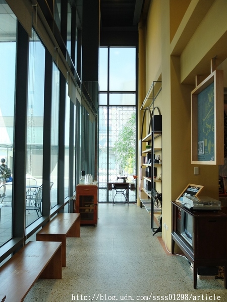 黑橋牌香腸博物館:【旅行遊記。台南南區】黑橋牌香腸博物館。復古潮旅「黑橋牌」老品牌 全台第一家香腸觀光工廠