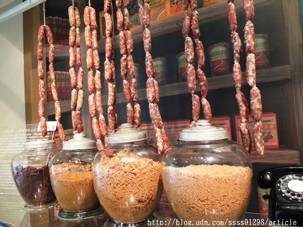 黑橋牌香腸博物館:【旅行遊記。台南南區】黑橋牌香腸博物館。復古潮旅「黑橋牌」老品牌 全台第一家香腸觀光工廠