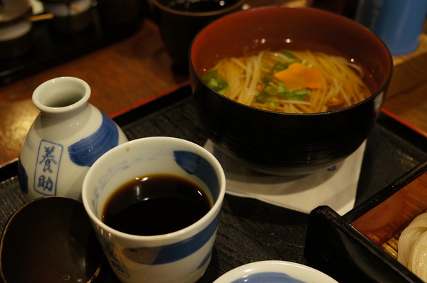 稻庭養助饂飩專門店:(胖樺食記)台北市松江路超級好吃的烏龍麵「稻庭養助饂飩專門店」。雪白如絲綢般的麵條讓人一秒到日本。