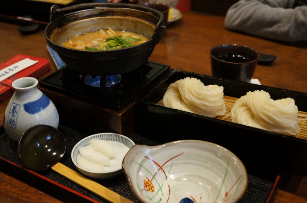 稻庭養助饂飩專門店:(胖樺食記)台北市松江路超級好吃的烏龍麵「稻庭養助饂飩專門店」。雪白如絲綢般的麵條讓人一秒到日本。