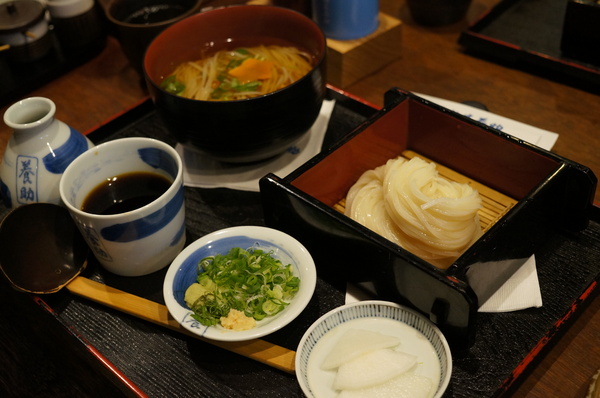 稻庭養助饂飩專門店:(胖樺食記)台北市松江路超級好吃的烏龍麵「稻庭養助饂飩專門店」。雪白如絲綢般的麵條讓人一秒到日本。