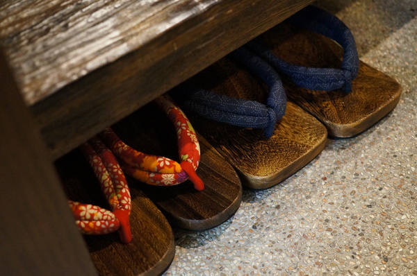 稻庭養助饂飩專門店:(胖樺食記)台北市松江路超級好吃的烏龍麵「稻庭養助饂飩專門店」。雪白如絲綢般的麵條讓人一秒到日本。