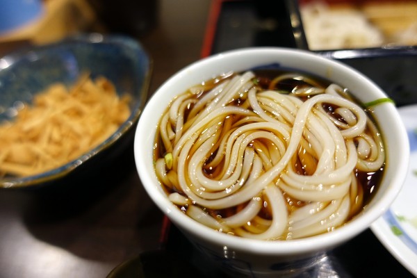 稻庭養助饂飩專門店(松江店):(胖樺食記)台北松江路美食,如絲綢般細緻讓人陶醉的烏龍麵:「稻庭養助饂飩專門店(松江店) 」
