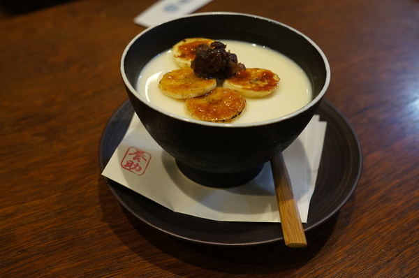 稻庭養助饂飩專門店:(胖樺食記)台北市松江路超級好吃的烏龍麵「稻庭養助饂飩專門店」。雪白如絲綢般的麵條讓人一秒到日本。