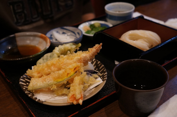 稻庭養助饂飩專門店:(胖樺食記)台北市松江路超級好吃的烏龍麵「稻庭養助饂飩專門店」。雪白如絲綢般的麵條讓人一秒到日本。