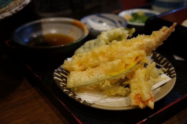 稻庭養助饂飩專門店:(胖樺食記)台北市松江路超級好吃的烏龍麵「稻庭養助饂飩專門店」。雪白如絲綢般的麵條讓人一秒到日本。