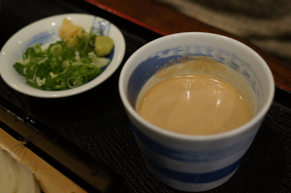 稻庭養助饂飩專門店:(胖樺食記)台北市松江路超級好吃的烏龍麵「稻庭養助饂飩專門店」。雪白如絲綢般的麵條讓人一秒到日本。