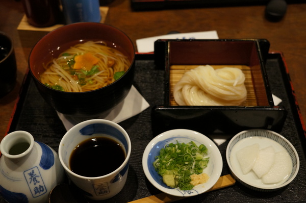 稻庭養助饂飩專門店:(胖樺食記)台北市松江路超級好吃的烏龍麵「稻庭養助饂飩專門店」。雪白如絲綢般的麵條讓人一秒到日本。