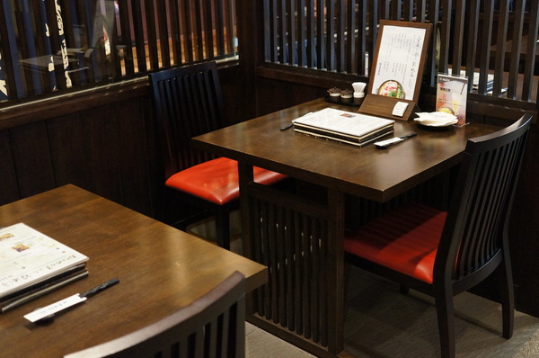 稻庭養助饂飩專門店:(胖樺食記)台北市松江路超級好吃的烏龍麵「稻庭養助饂飩專門店」。雪白如絲綢般的麵條讓人一秒到日本。