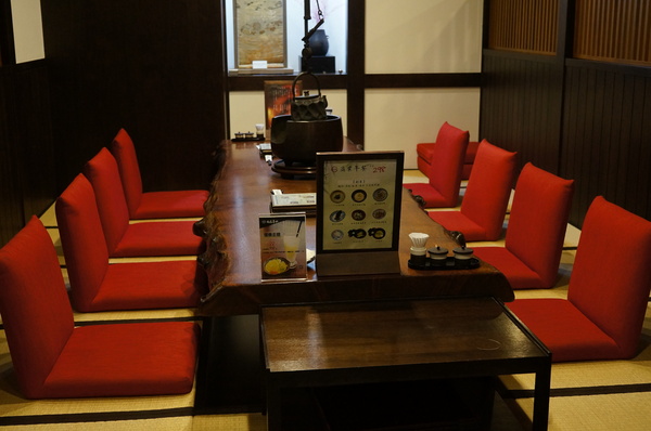 稻庭養助饂飩專門店:(胖樺食記)台北市松江路超級好吃的烏龍麵「稻庭養助饂飩專門店」。雪白如絲綢般的麵條讓人一秒到日本。