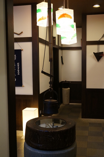 稻庭養助饂飩專門店:(胖樺食記)台北市松江路超級好吃的烏龍麵「稻庭養助饂飩專門店」。雪白如絲綢般的麵條讓人一秒到日本。