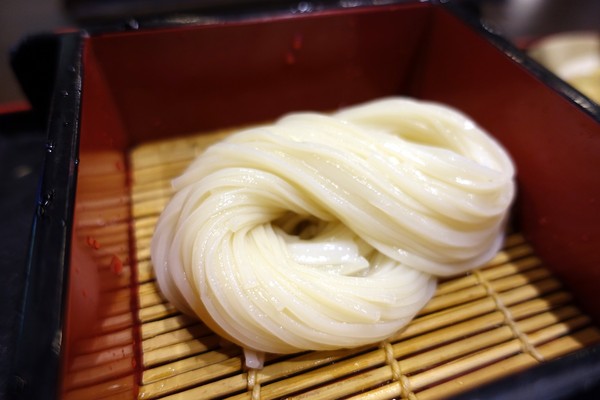 稻庭養助饂飩專門店(松江店):(胖樺食記)台北松江路美食,如絲綢般細緻讓人陶醉的烏龍麵:「稻庭養助饂飩專門店(松江店) 」