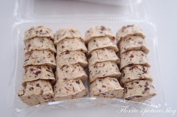 振地餅舖：宜蘭(市)美食~振地餅鋪~酸酸甜甜的李仔(鹹)糕，真是好吃丫