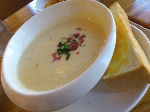 MOCHA JANE'S 摩卡珍思(尼克咖啡四號店)：慵懶早晨~~跟MOCHA JANE'S 來個早餐約會吧!