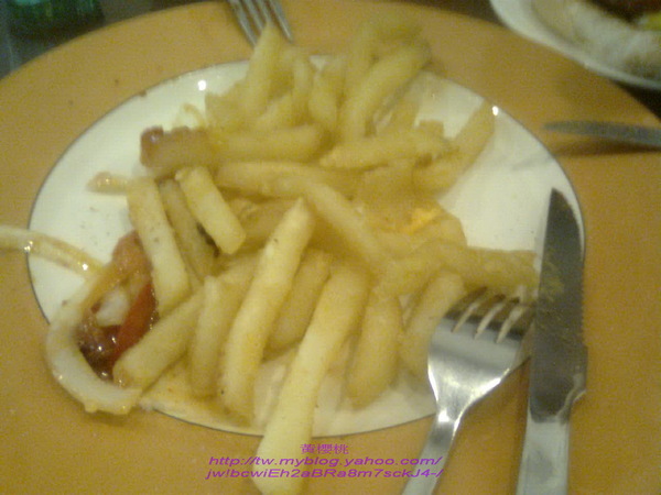 RABBIT'S CASTLE 兔子的城堡美式餐廳：(高雄大社區)兔子的城堡美式餐廳