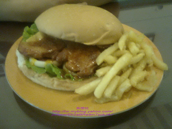 RABBIT'S CASTLE 兔子的城堡美式餐廳：(高雄大社區)兔子的城堡美式餐廳