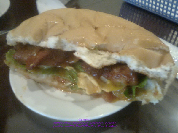 RABBIT'S CASTLE 兔子的城堡美式餐廳：(高雄大社區)兔子的城堡美式餐廳