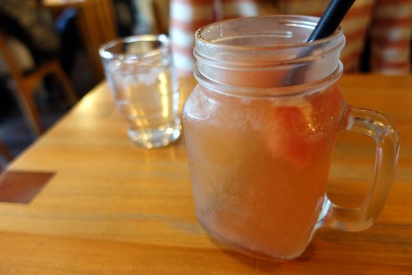 Drip Cafe 好滴：(胖樺食記)甜點及飲料會將人制約的「好滴咖啡」。冷熱交織的可拿滋讓人念茲在茲無法忘懷