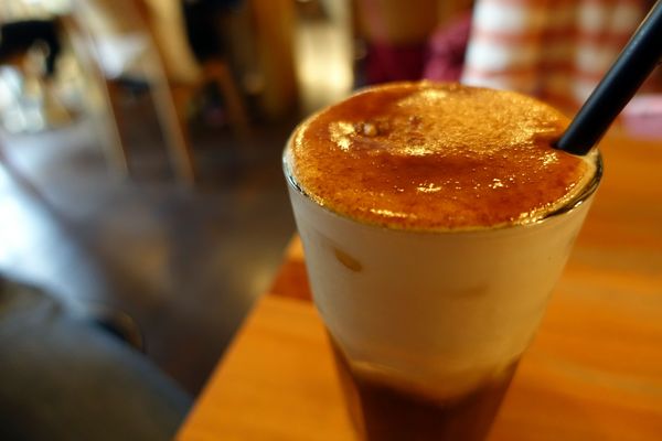 Drip Cafe 好滴：(胖樺食記)甜點及飲料會將人制約的「好滴咖啡」。冷熱交織的可拿滋讓人念茲在茲無法忘懷