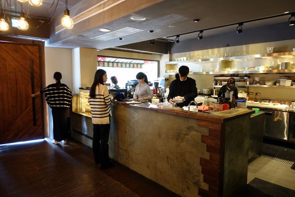 Drip Cafe 好滴：(胖樺食記)甜點及飲料會將人制約的「好滴咖啡」。冷熱交織的可拿滋讓人念茲在茲無法忘懷