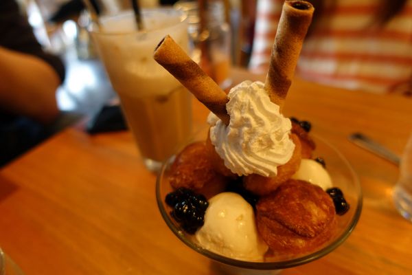 Drip Cafe 好滴：(胖樺食記)甜點及飲料會將人制約的「好滴咖啡」。冷熱交織的可拿滋讓人念茲在茲無法忘懷