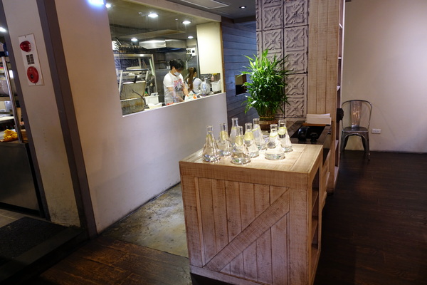 Drip Cafe 好滴：(胖樺食記)甜點及飲料會將人制約的「好滴咖啡」。冷熱交織的可拿滋讓人念茲在茲無法忘懷