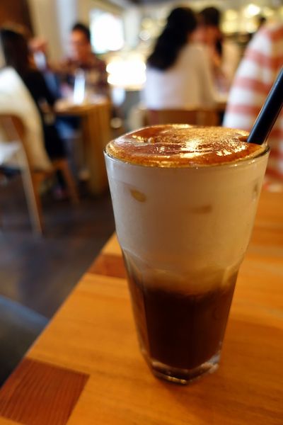 Drip Cafe 好滴：(胖樺食記)甜點及飲料會將人制約的「好滴咖啡」。冷熱交織的可拿滋讓人念茲在茲無法忘懷