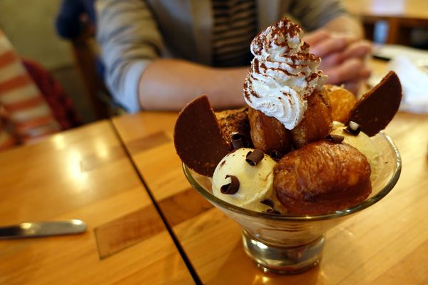 Drip Cafe 好滴：(胖樺食記)甜點及飲料會將人制約的「好滴咖啡」。冷熱交織的可拿滋讓人念茲在茲無法忘懷