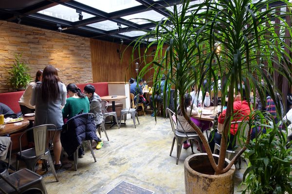 Drip Cafe 好滴：(胖樺食記)甜點及飲料會將人制約的「好滴咖啡」。冷熱交織的可拿滋讓人念茲在茲無法忘懷