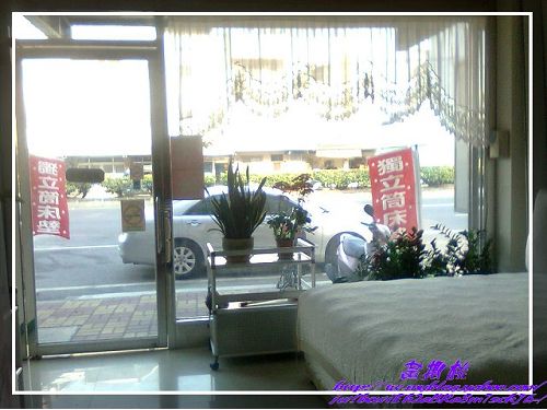 香樟木書桌與半牛皮椅子:(高雄橋頭區)真美家具