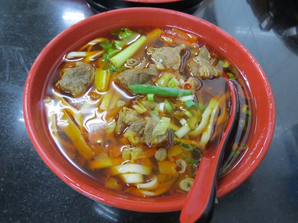 莊記牛肉麵館：有名氣≠會好吃【竹東/莊記牛肉麵館】