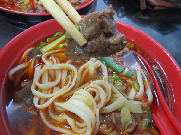莊記牛肉麵館：有名氣≠會好吃【竹東/莊記牛肉麵館】