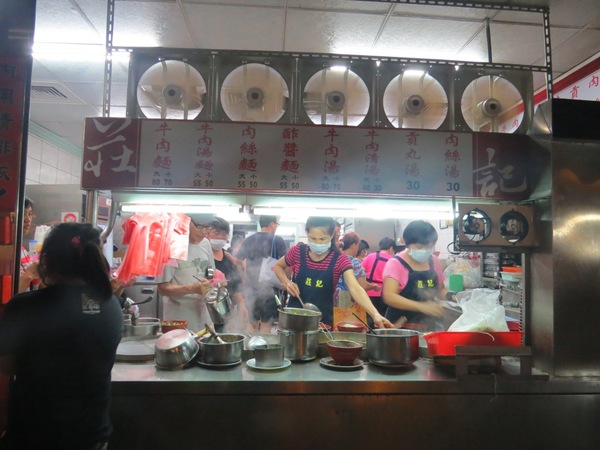 莊記牛肉麵館：有名氣≠會好吃【竹東/莊記牛肉麵館】