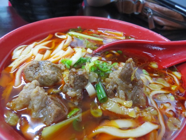 莊記牛肉麵館：有名氣≠會好吃【竹東/莊記牛肉麵館】