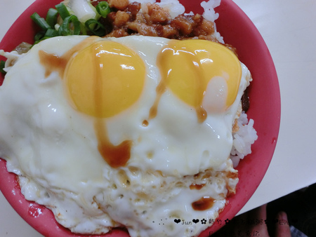 老五鹹粥:【食記】oO。新竹 湖口 老五鹹粥 雙蛋魯肉飯第一次嚐到,大家吃了嘛?!。o○。