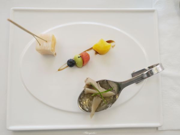 舒果新米蘭蔬食(台北南京東店)：台北 捷運松江南京站~舒果 高CP值王品素食套餐