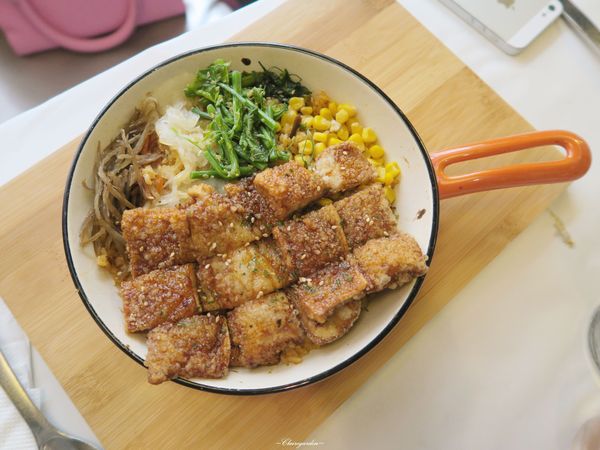 舒果新米蘭蔬食(台北南京東店)：台北 捷運松江南京站~舒果 高CP值王品素食套餐