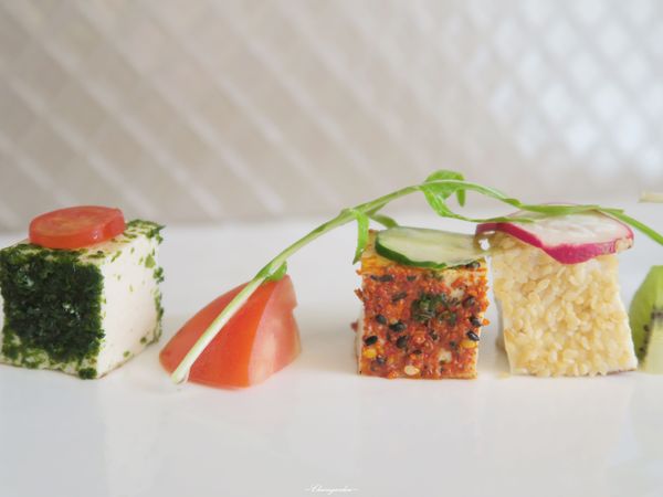 舒果新米蘭蔬食(台北南京東店)：台北 捷運松江南京站~舒果 高CP值王品素食套餐