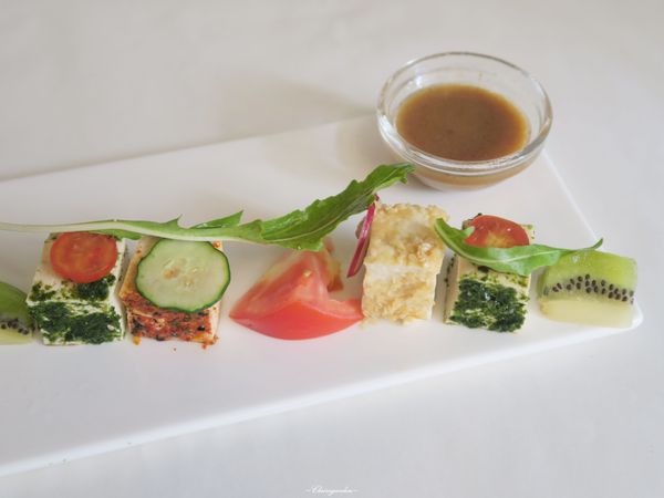 舒果新米蘭蔬食(台北南京東店)：台北 捷運松江南京站~舒果 高CP值王品素食套餐