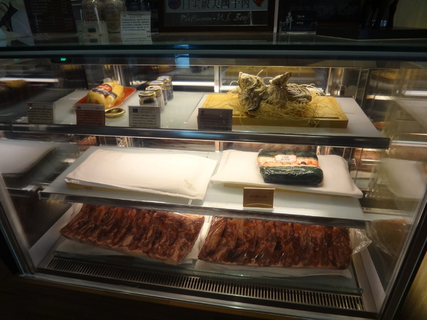 犇 和牛館：犇 和牛館 (三館) - 黑鑄鐵牛排雙重奏