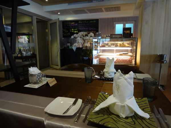 犇 和牛館：犇 和牛館 (三館) - 黑鑄鐵牛排雙重奏