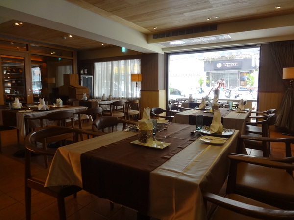 犇 和牛館：犇 和牛館 (三館) - 黑鑄鐵牛排雙重奏