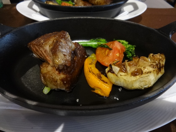 犇 和牛館：犇 和牛館 (三館) - 黑鑄鐵牛排雙重奏